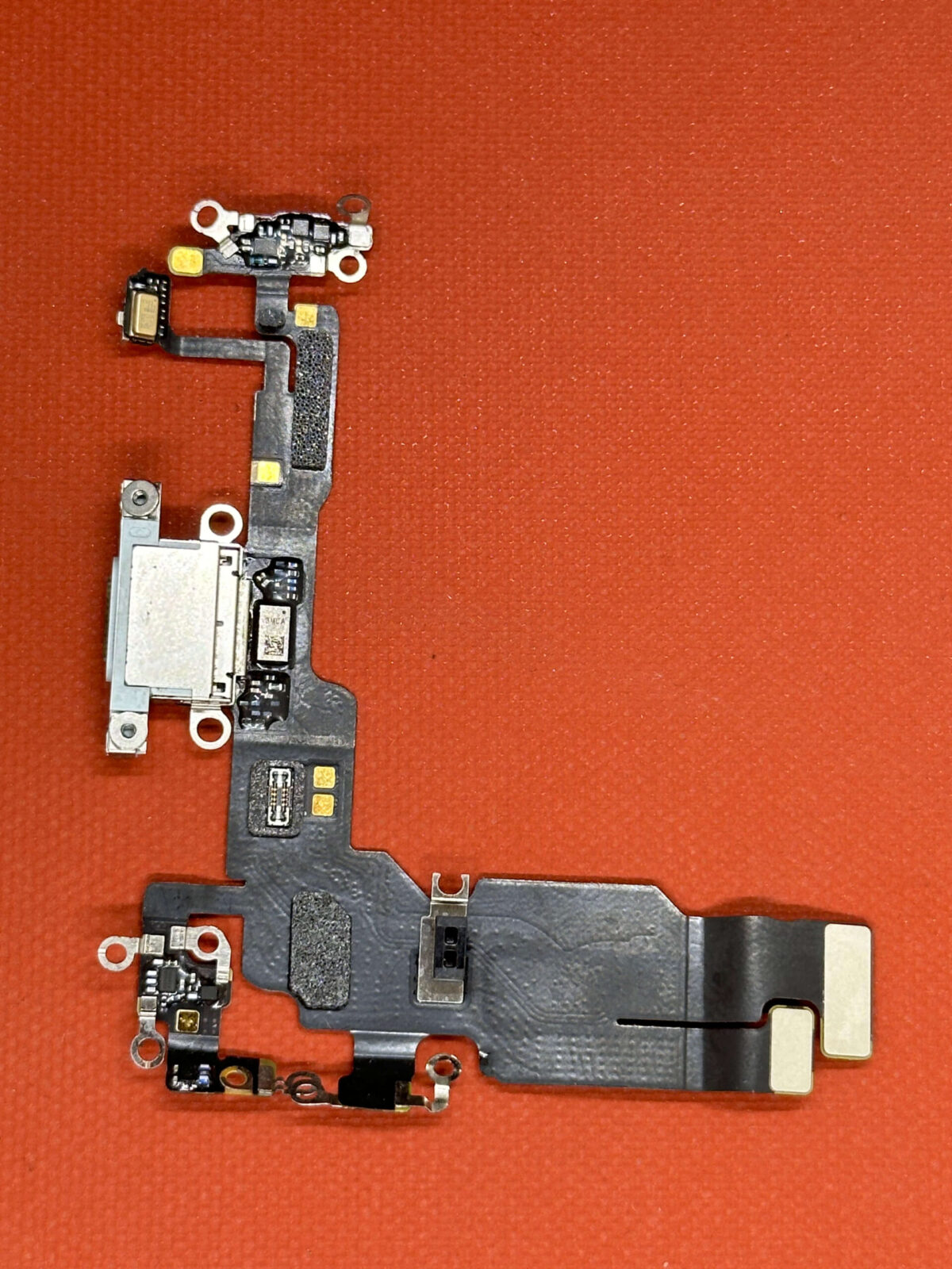 Sub Charge iPhone 15